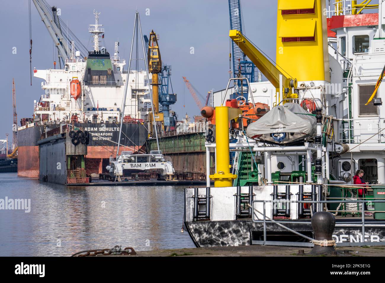Chantier naval MWB Power GmbH, quai sec, cargo Adam Schulte, chantier naval dans le port d'outre-mer de Bremerhaven, Brême, Allemagne Banque D'Images