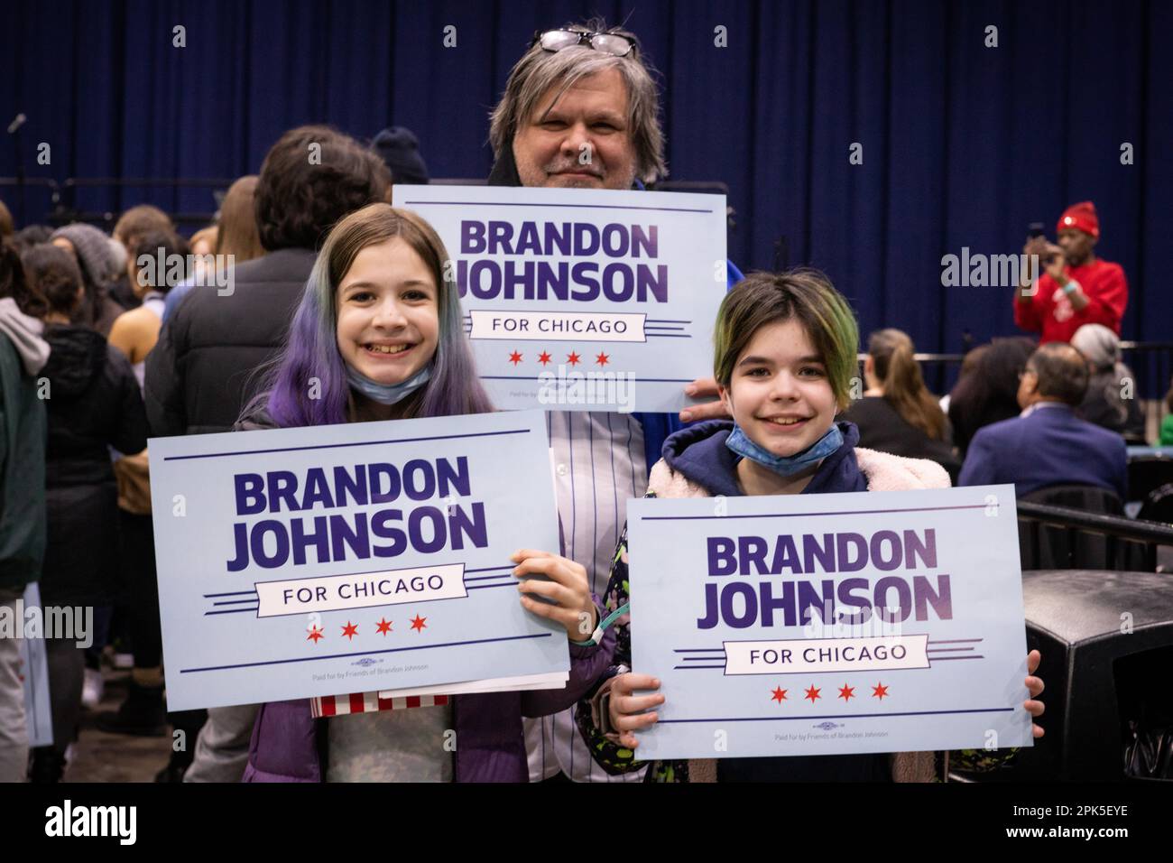 Supporters of Brandon Johnson for Mayor lors d'un rassemblement à Chicago le 3/30/23 à la Credit 1 Arena de l'Université de l'Illinois à Chicago. Banque D'Images