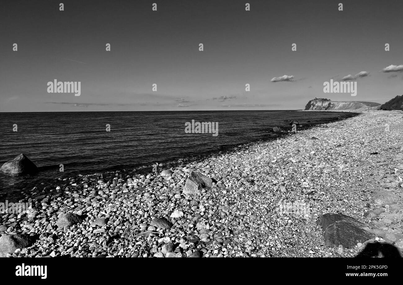 Keel, Allemagne. 03rd avril 2023. Firo: 04/03/2023 pays et gens, mer Baltique, vacances, mer Baltique vacances Hohwacht Bay. Schleswig-Holstein, Tourisme . Hohwacht, plage, pierres, côte escarpée noire et blanche, Sehlendorf crédit: dpa/Alamy Live News Banque D'Images