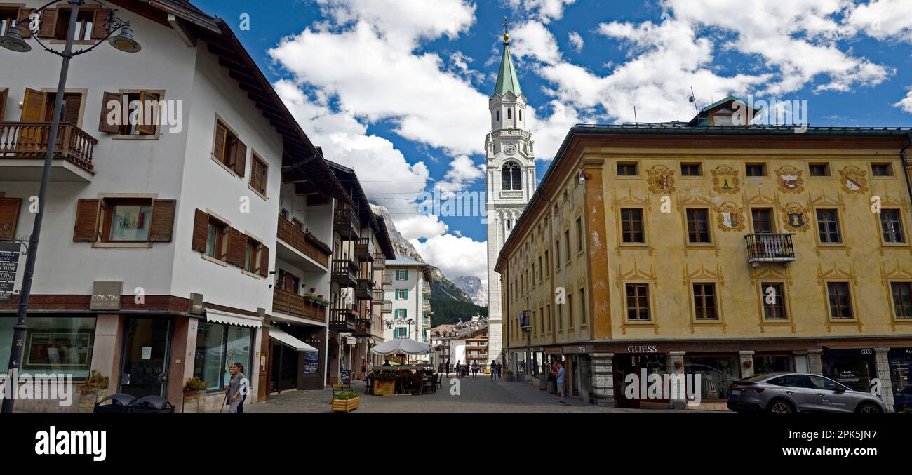 Bâtiments à Cortina d'Ampezzo, Italie Banque D'Images