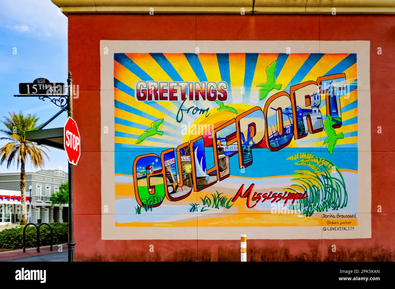 Une fresque de style carte postale offre des salutations de Gulfport, 2 avril 2023, à Gulfport, Mississippi. Gulfport est la deuxième plus grande ville du Mississippi. Banque D'Images