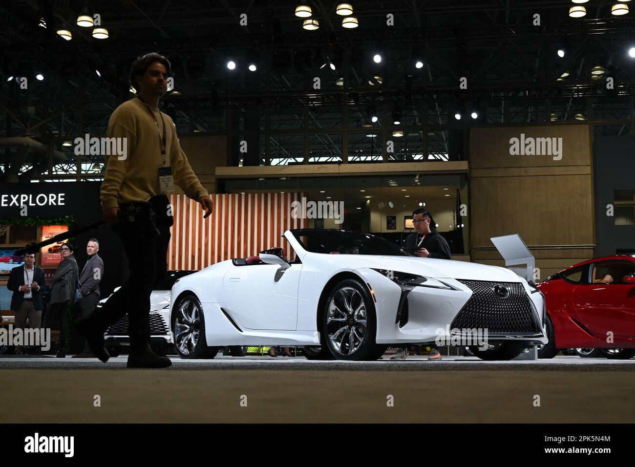 Le Lexus 2023 LC 500 Cabriolet est exposé lors du salon international de l'auto de New York (NYIAS) 2023 au Javits Centre sur 5 avril 2023 à New Yor Banque D'Images