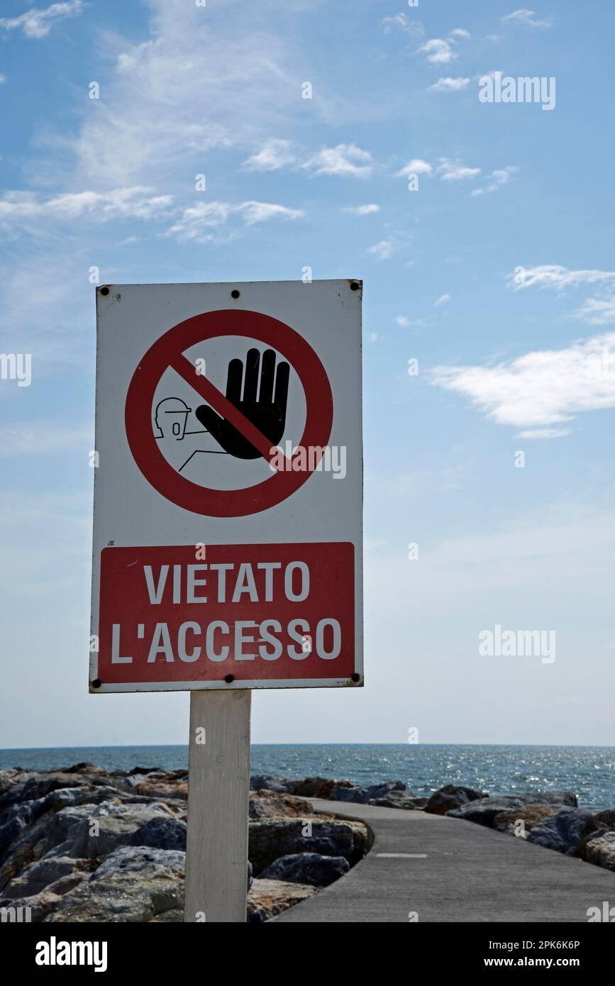 Pas d'entrée, panneau, port, Marina di Pisa, Pise, Toscane, Italie Banque D'Images