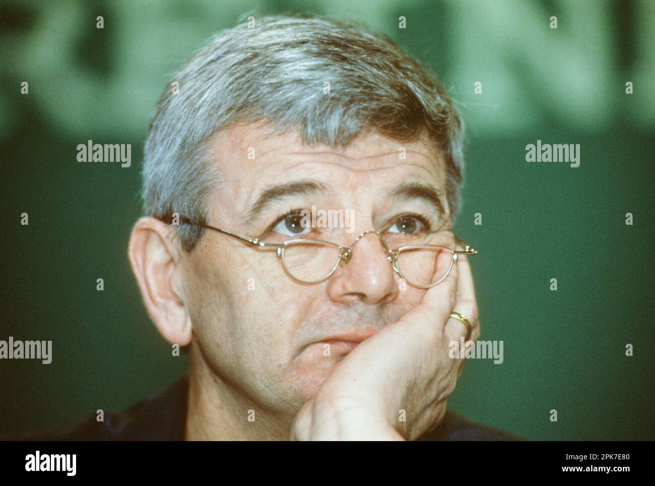ARCHIVE PHOTO: Joschka Fischer a 75 ans sur 12 avril 2023, Joschka Josef FISCHER, Allemagne, politicien, Alliance 90/les Verts, Ministre fédéral des Affaires étrangères, réfléchi, portrait, portrait, format paysage, 15.05.1999. SVEN SIMON#Prinzess-Luise-Strasse 41#45479 Muelheim/R uhr #tél 0208/9413250#fax. 0208/9413260# Postgiro Essen n° 244 293 433 (BLZ 360 100 43) n° www.SvenSimon.net. Banque D'Images