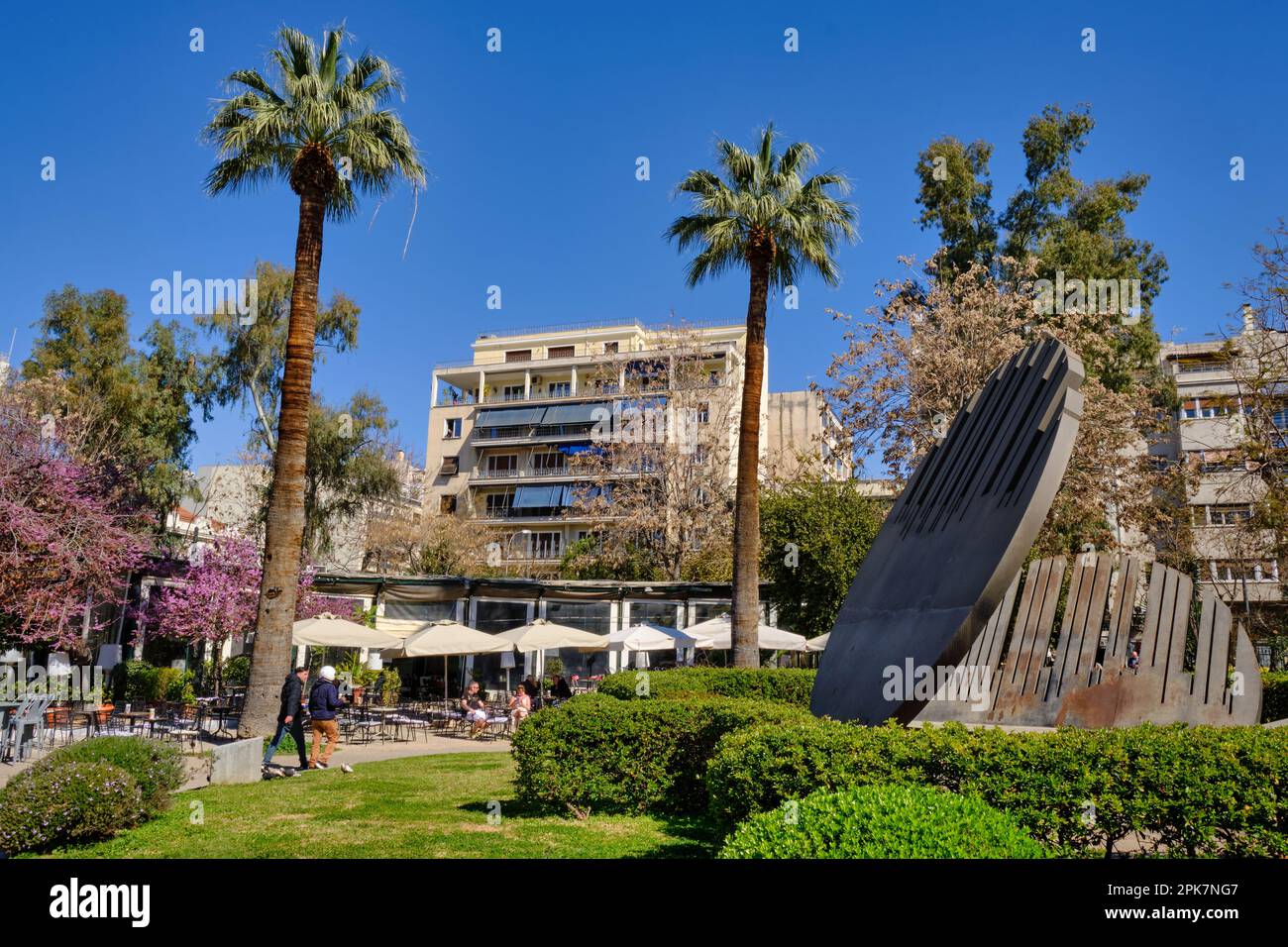 Sculpture de Promahones de Venia Dimitrakopoulou dans les jardins du Musée archéologique national d'Athènes Banque D'Images