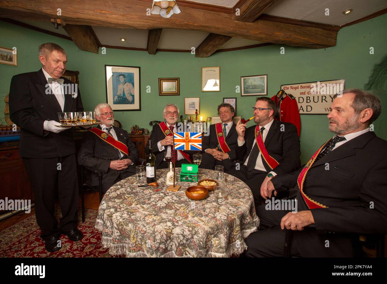 Les membres de la section des amis de la royauté britannique en allemand à Nettetal , le club se prépare à célébrer le roi Charles III en Allemagne Banque D'Images Les membres de la section des amis de la royauté britannique en allemand à Nettetal , le club se prépare à célébrer le roi Charles III en Allemagne Banque D'Images