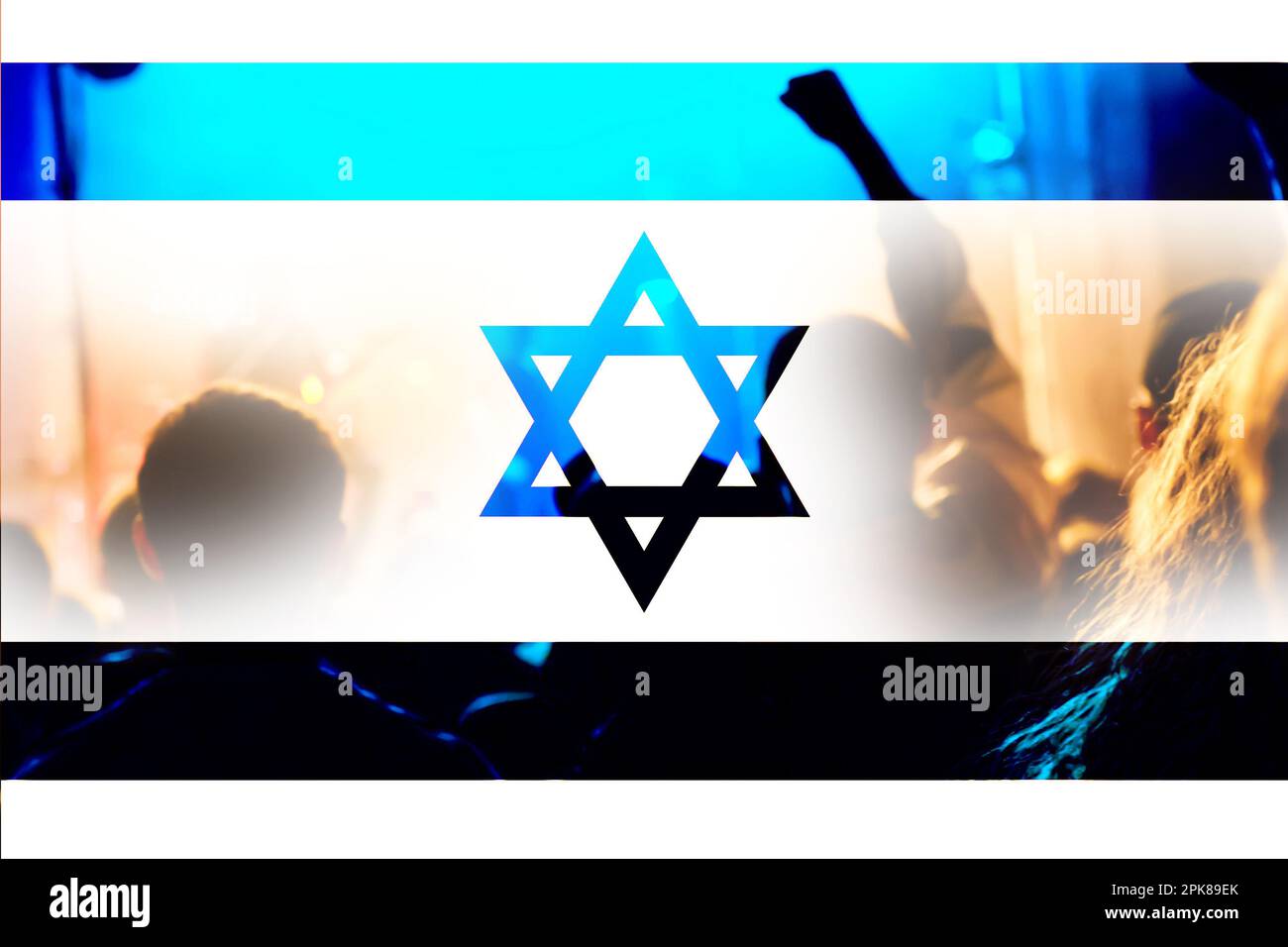 Manifestations Israël tel Aviv. Drapeau d'Israël. Manifestation en Israël 2023. Lever la main. Ministre de la Défense. Crise politique mondiale. Hors foyer. Banque D'Images