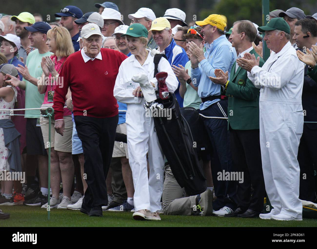 Augusta, États-Unis. 06th avril 2023. Jack Nicklaus, légende du golf, et sa femme Barbara arrivent jeudi à la cérémonie d'ouverture honorifique du tournoi de Masters au club de golf national d'Augusta, Géorgie, 6 avril 2023. Photo de Bob Strong/UPI crédit: UPI/Alay Live News Banque D'Images