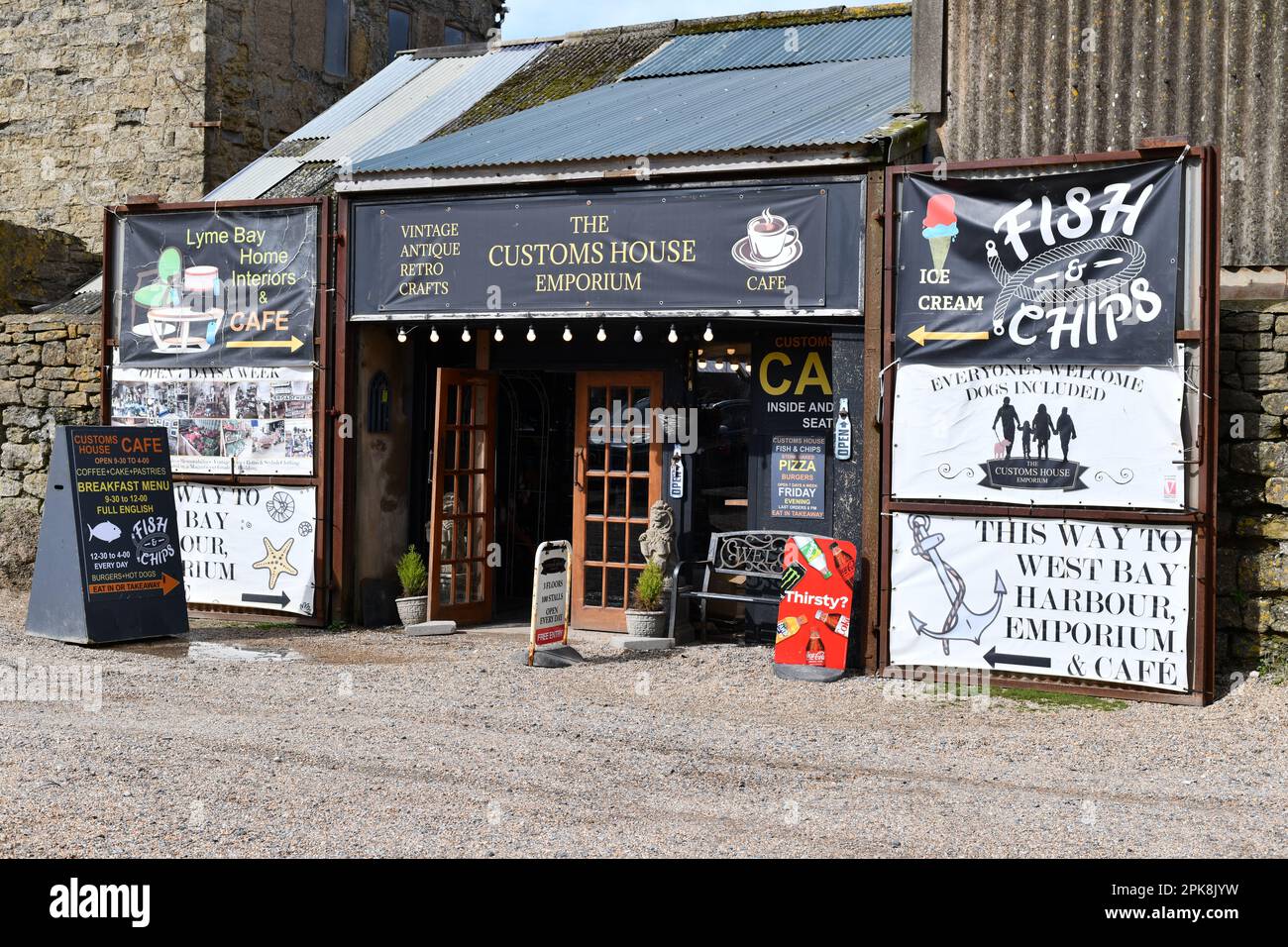 Entrée à Custom House Emporium, Bridport Harbour, West Bay, Dorset, Angleterre. Banque D'Images