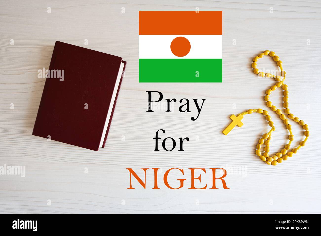 Priez pour le Niger. Rosary et la Sainte Bible. Banque D'Images
