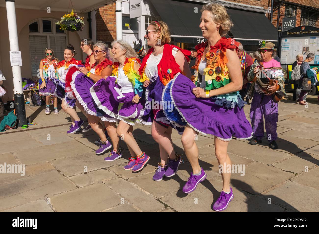 Angleterre, Kent, Tenterden, festival folklorique annuel de Tenterden, Morris Dancers Banque D'Images