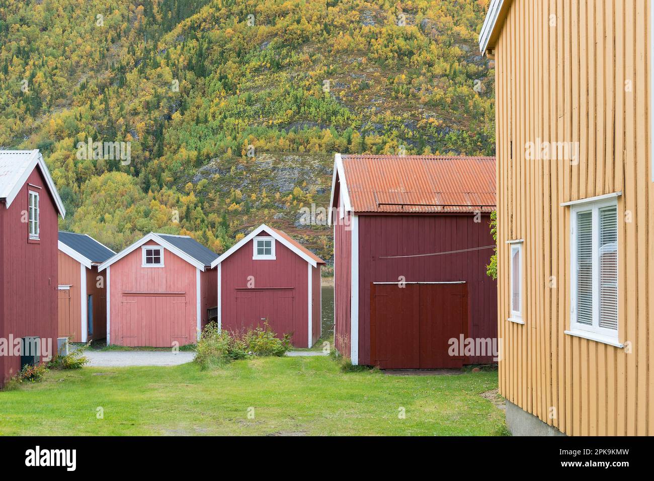 Norvège, Mosjoen, bateaux-maisons typiques Banque D'Images