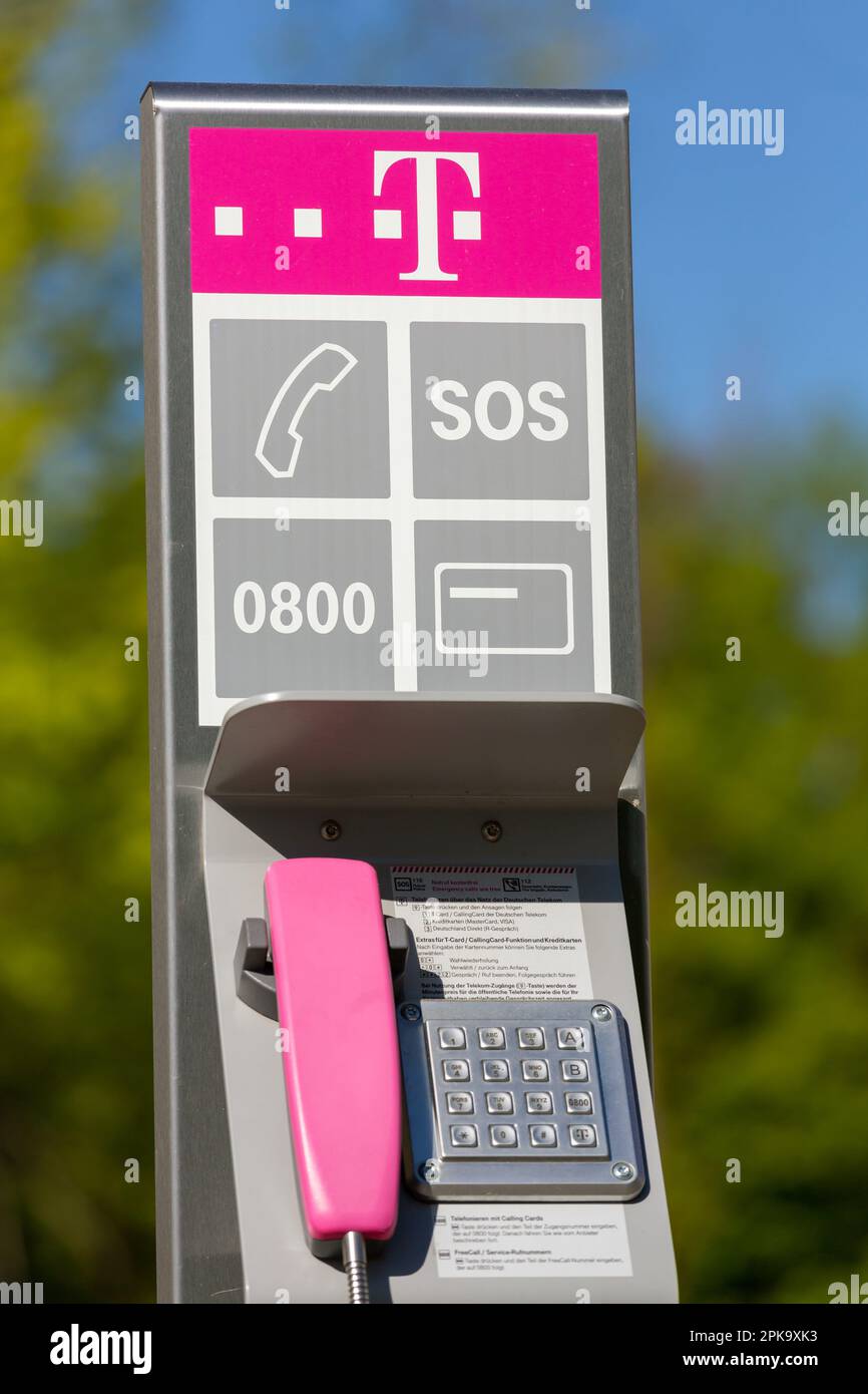 06.05.2018, Allemagne, Thuringe, Eisenach - récepteurs téléphoniques roses sur les téléphones Deutsche Telekom. 00A180506D184CAROEX.JPG [VERSION DU MODÈLE : NON APPLIQUÉE Banque D'Images