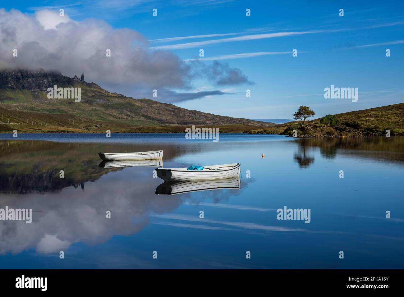 Loch Leathan, péninsule de Trotternish, île de Skye, Écosse, Royaume-Uni, Europe Banque D'Images