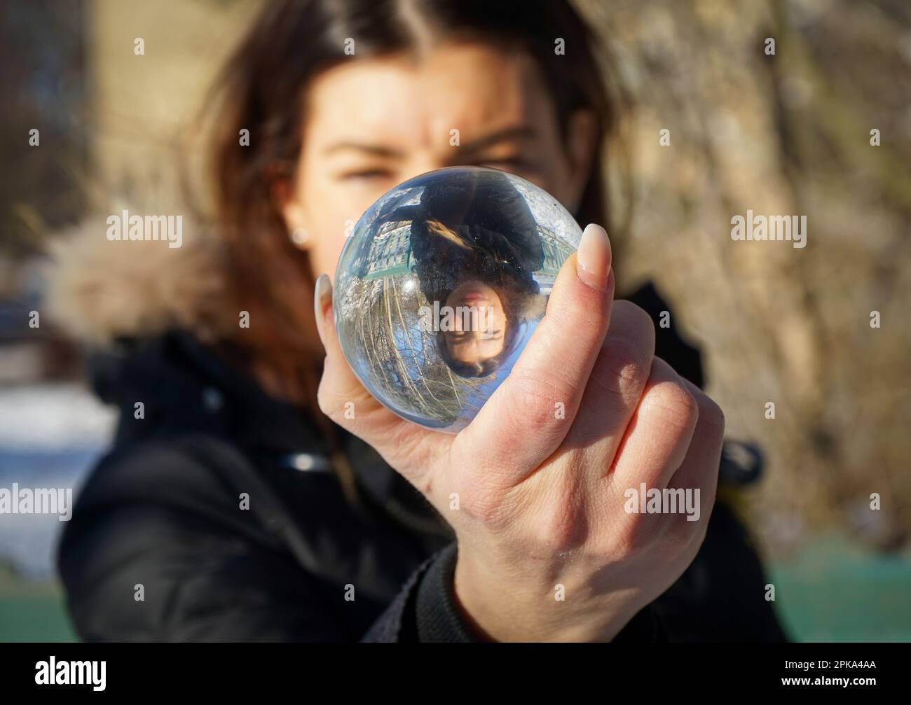 Close-up of a woman holding a crystal ball Banque D'Images