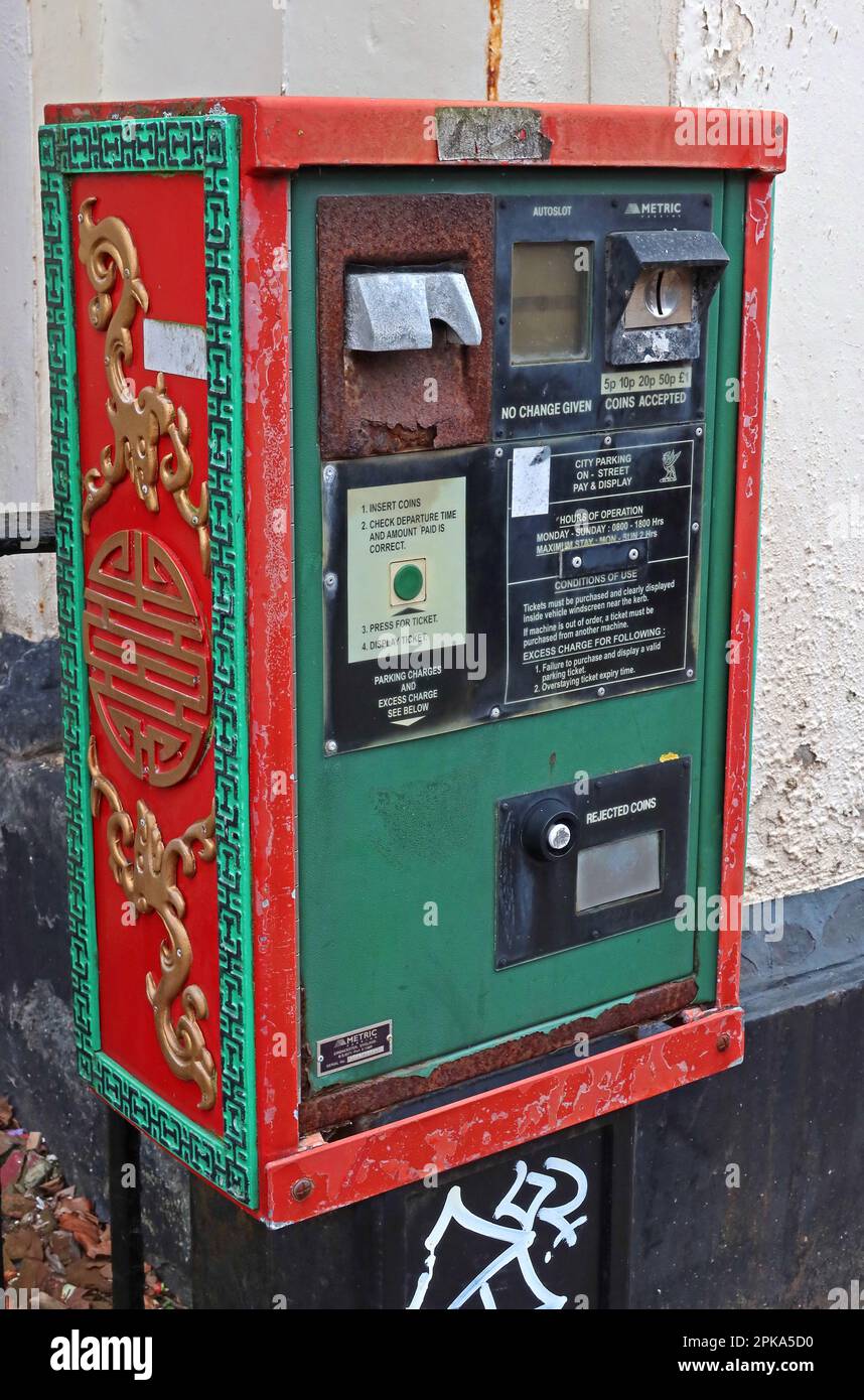 Liverpool Chinatown, distributeur de billets de stationnement décoré, 5-9 Nelson St, Liverpool, Merseyside, Angleterre, ROYAUME-UNI, L1 5DW Banque D'Images