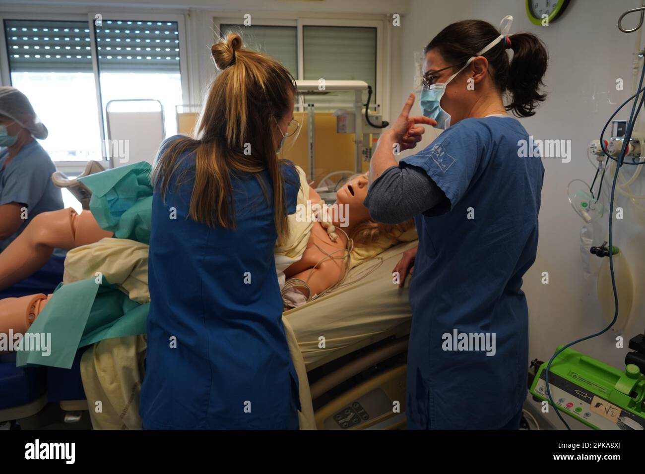 Tout au long de l'année, le personnel infirmier de l'hôpital continue de former sur les nouvelles technologies et les nouvelles recommandations. Banque D'Images