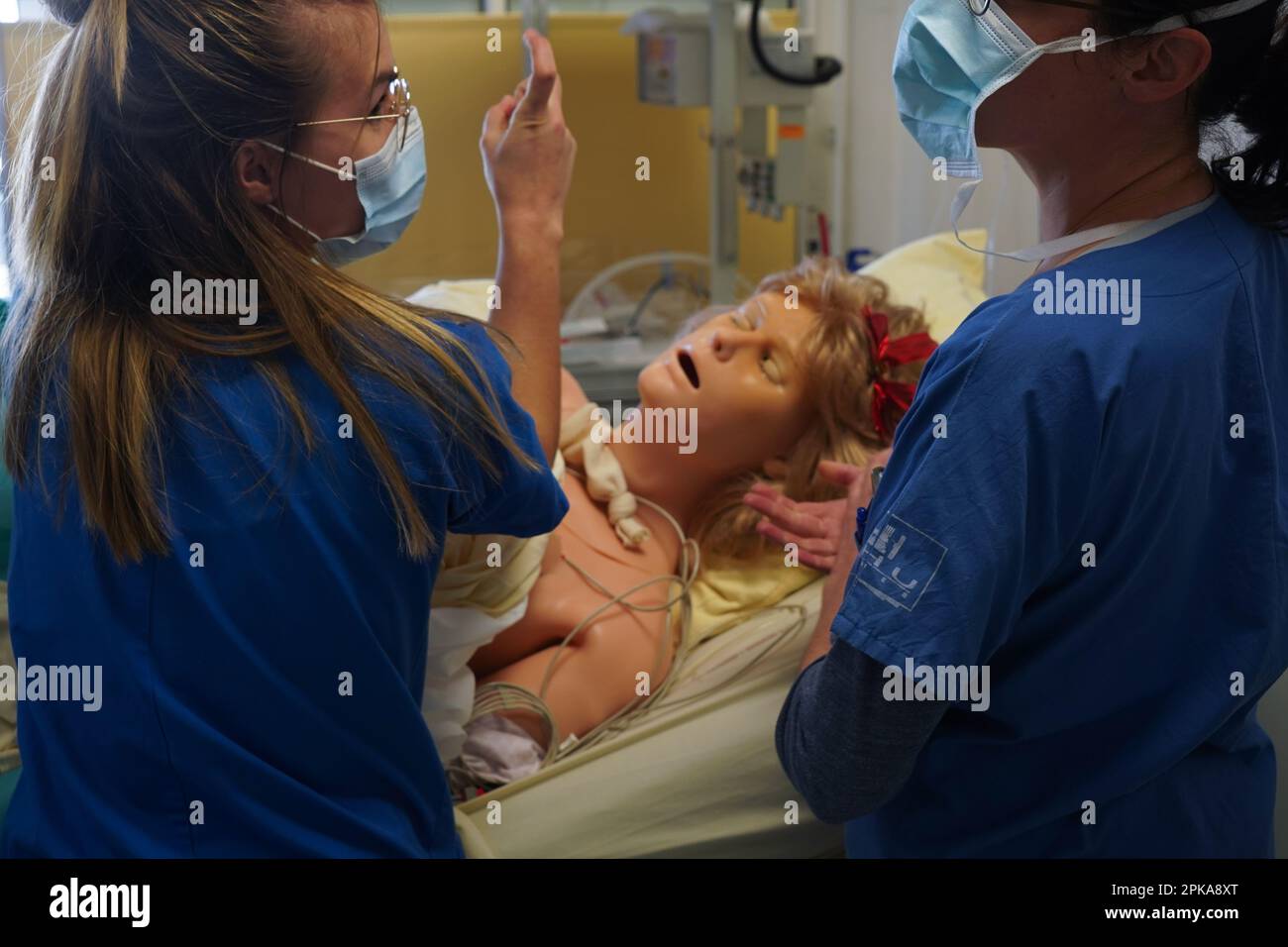 Tout au long de l'année, le personnel infirmier de l'hôpital continue de former sur les nouvelles technologies et les nouvelles recommandations. Banque D'Images