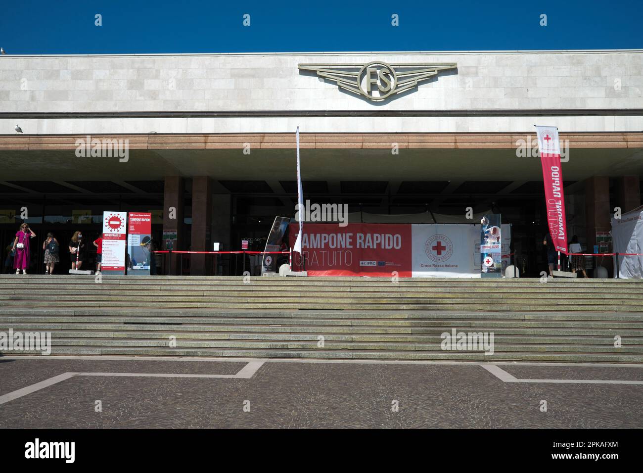 10.09.2021, Italie, Vénétie, Venise - Centre d'essai de la Croix-Rouge italienne Corona en face de la gare de Venise Santa Lucia. 00U210910D002CAROEX.JPG [MOD Banque D'Images