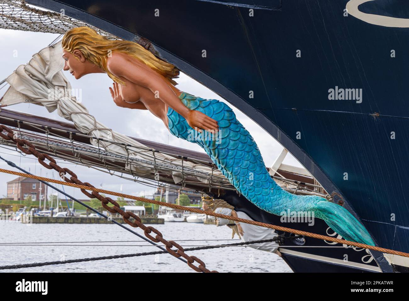 Bateau à voile 'THALASSA' amarré à Bontekai, détail, figurehead, déesse de mer, sirène, Pour la coupe de voile 20th Wilhelmshaven 2020, à Wilhelmshaven, Basse-Saxe, Allemagne Banque D'Images