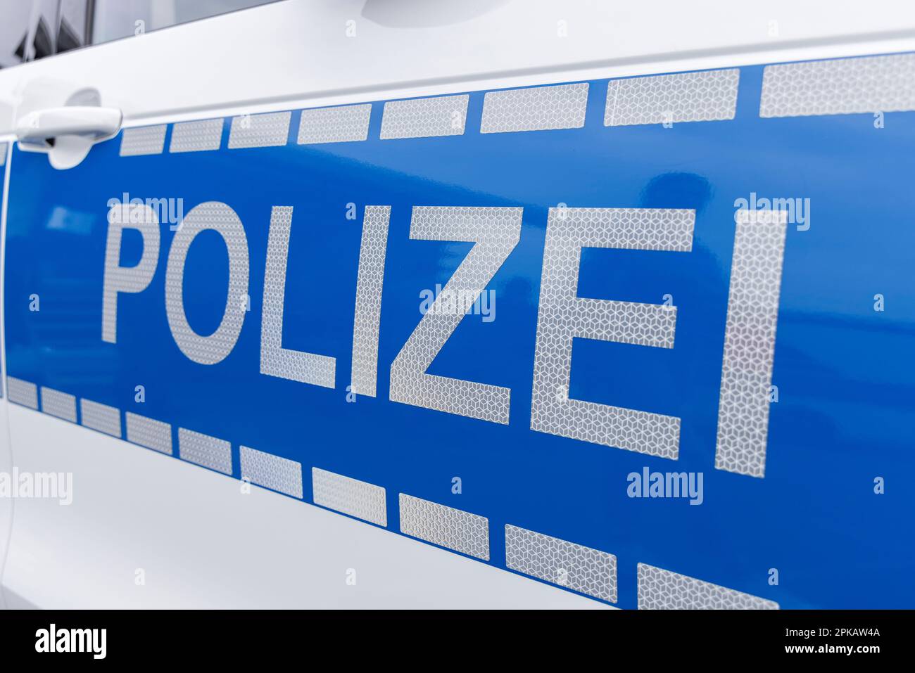 Voiture de police, détail, écriture de 'Polizei' sur voiture d'escouade, Wilhelmshaven, Basse-Saxe, Allemagne Banque D'Images
