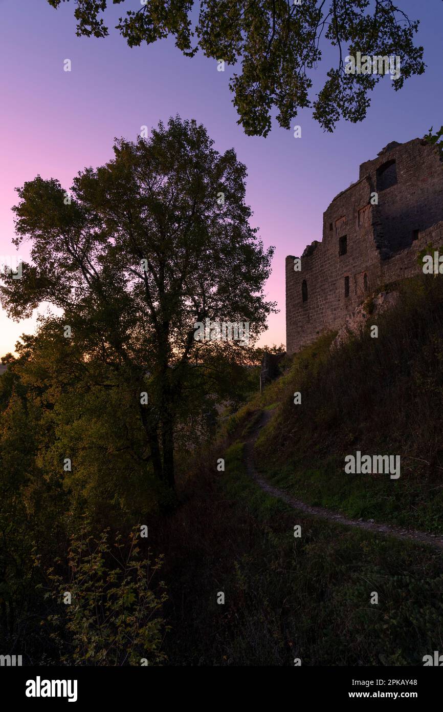 Ambiance nocturne au château de la ruine Homburg et la réserve naturelle de la ruine Homburg, Basse-Franconie, Franconie, Bavière, Allemagne Banque D'Images