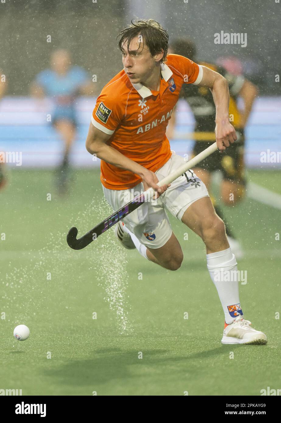 AMSTELVEEN Tobias Bovenlander van Bloemendaal en action contre Harvestehuder THC d'Allemagne