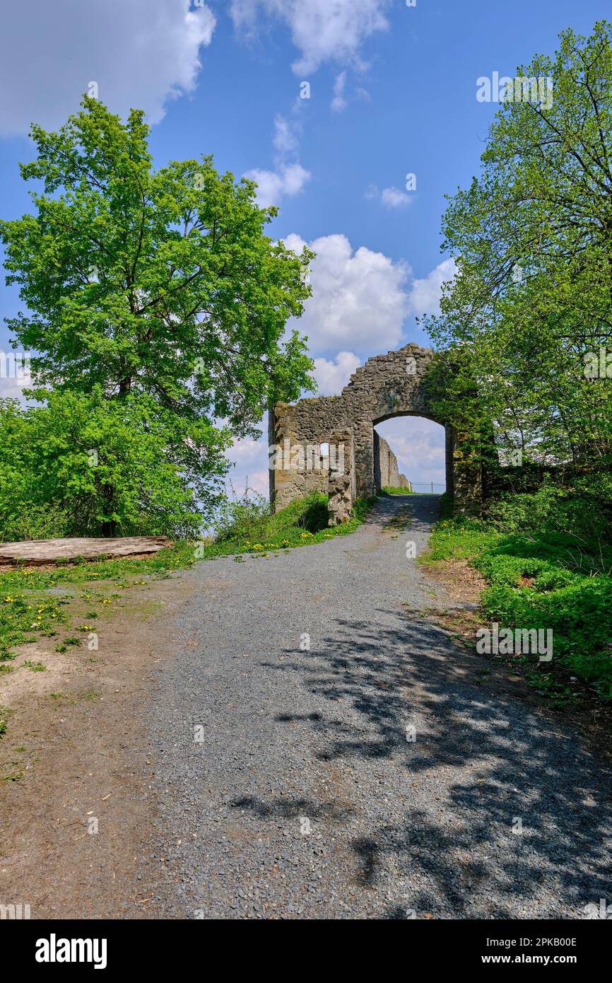 Château de la ruine Bramberg dans le parc naturel de Haßberge, district de Haßfurt, Basse-Franconie, Franconie, Bavière, Allemagne Banque D'Images