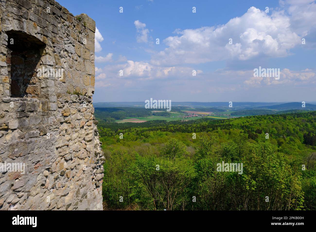 Château de la ruine Bramberg dans le parc naturel de Haßberge, district de Haßfurt, Basse-Franconie, Franconie, Bavière, Allemagne Banque D'Images