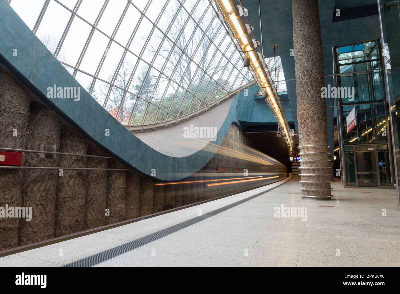 Station de métro St-Quirin-Platz à Munich, Bavière, Allemagne Banque D'Images