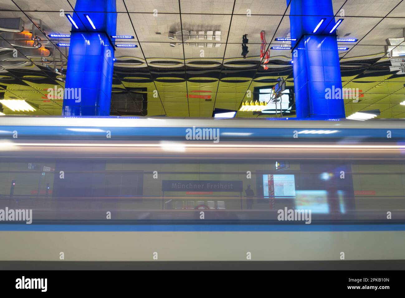 Station de métro futuriste Muensener Freiheit à Munich, Bavière, Allemagne Banque D'Images