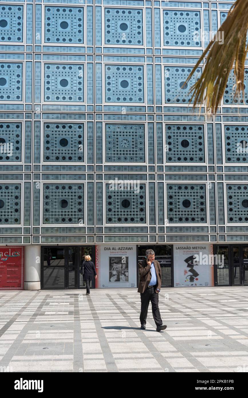 Façade de l'Institut du monde arabe à Paris, France Banque D'Images