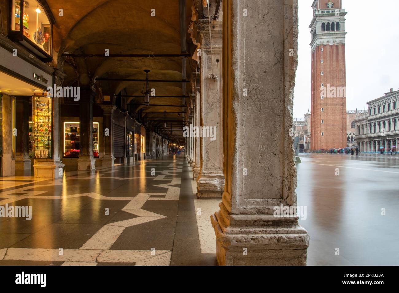 La place Saint-Marc à Venise pendant le mauvais temps et la haute marée, Venise, Italie Banque D'Images