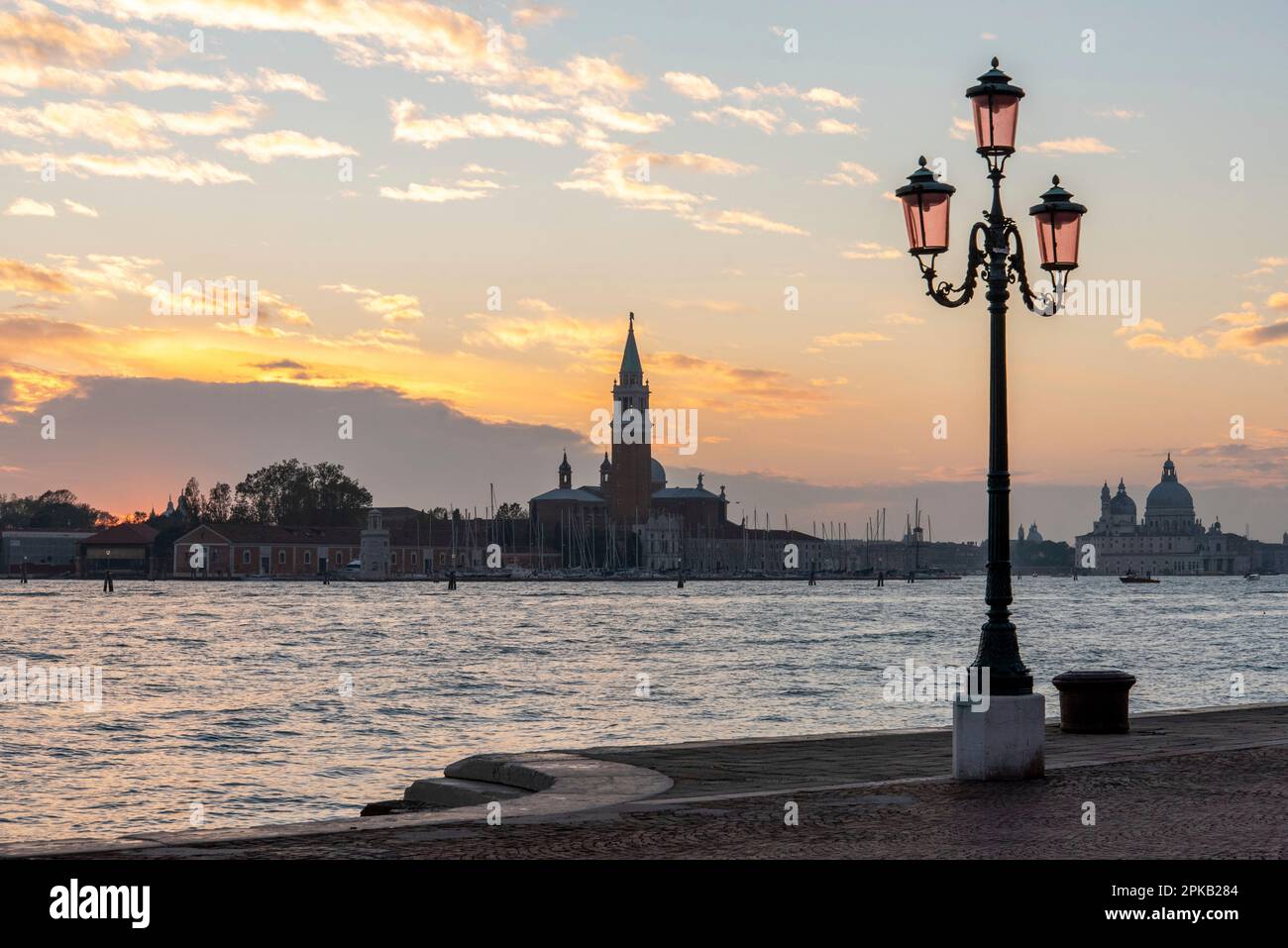 Coucher de soleil à Venise, vue du quartier Castello, Italie Banque D'Images