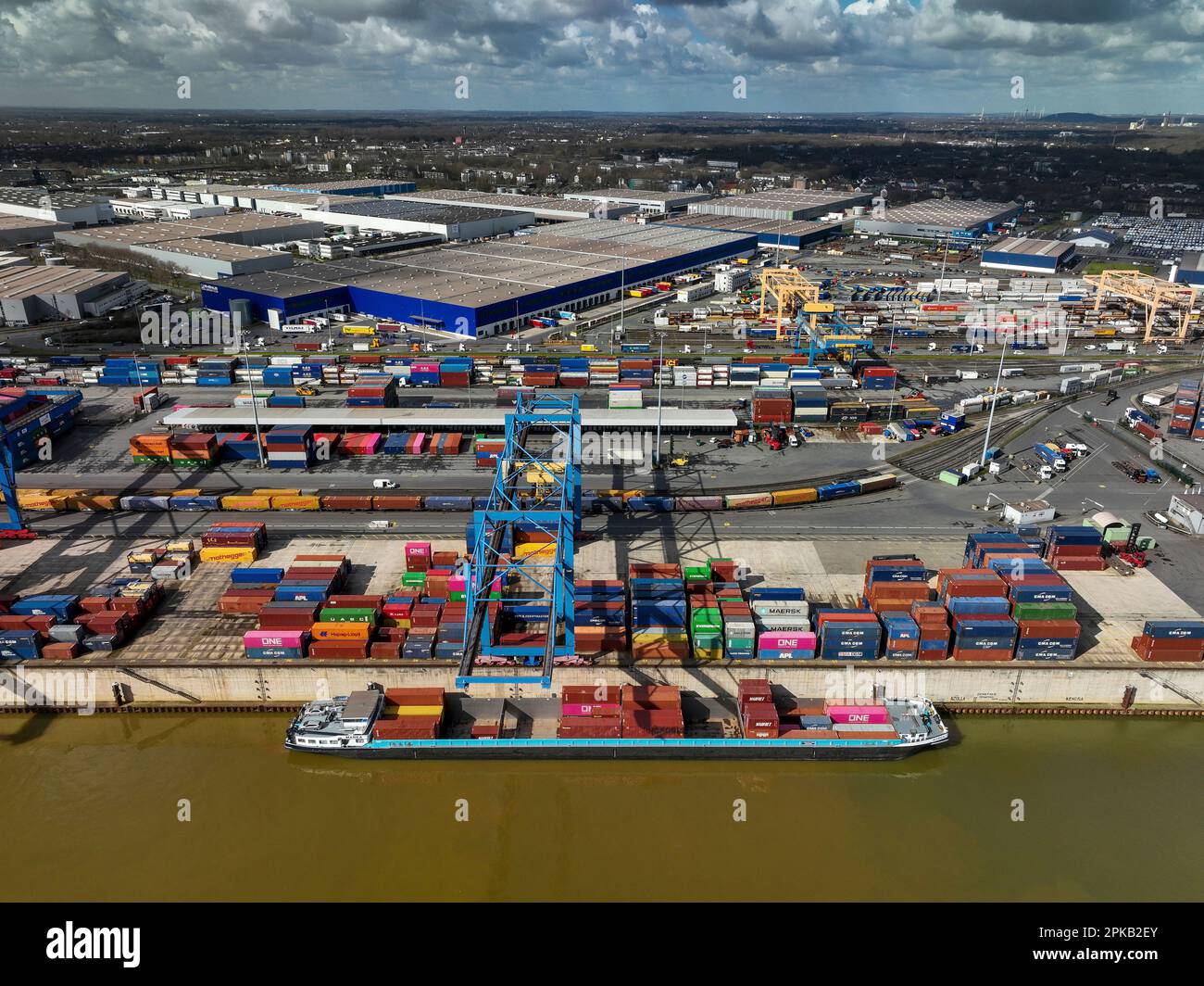 Duisburg, Rhénanie-du-Nord-Westphalie, Allemagne - Port de Duisburg, port pour conteneurs Banque D'Images