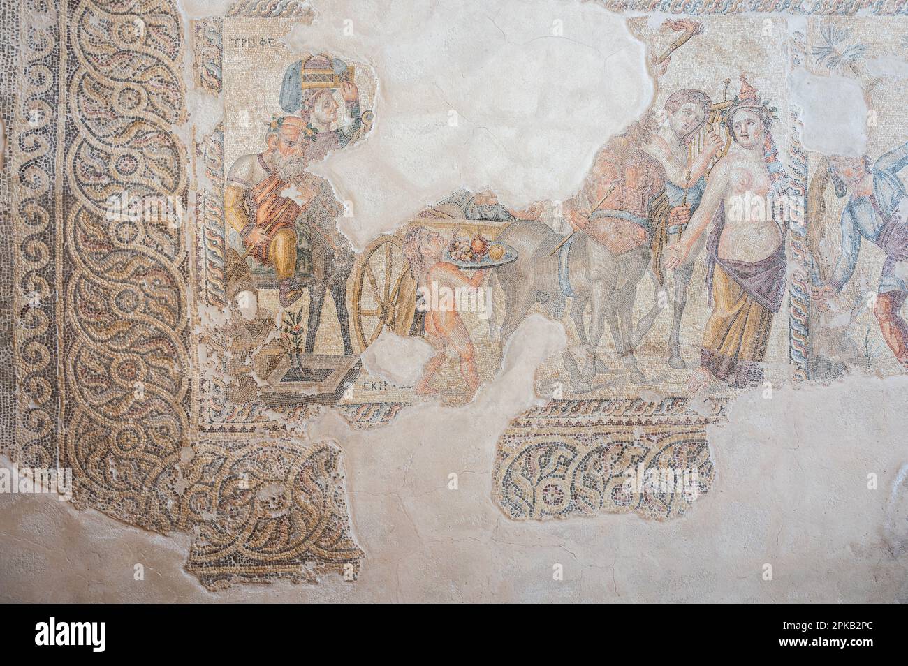 Paphos, district de Paphos, Chypre - 23 mars , 2023 - sols décorés de mosaïques avec la mythologie grecque ancienne de Nea Paphos Banque D'Images