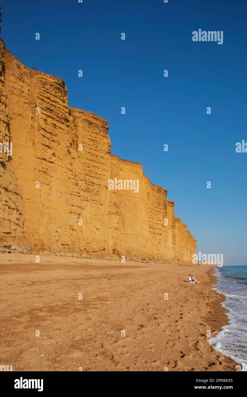 Angleterre, Dorset, Bridport, West Bay, Beach et Cliffs Banque D'Images