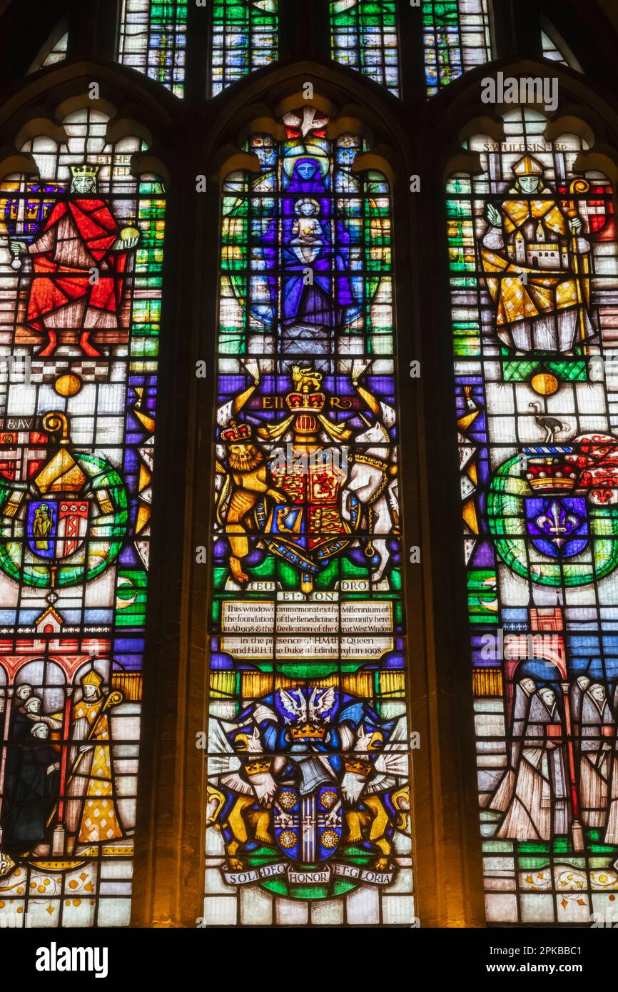 Angleterre, Dorset, Sherbourne, Abbaye de Sherbourne, vitraux représentant de célèbres scènes historiques et bibliques Banque D'Images