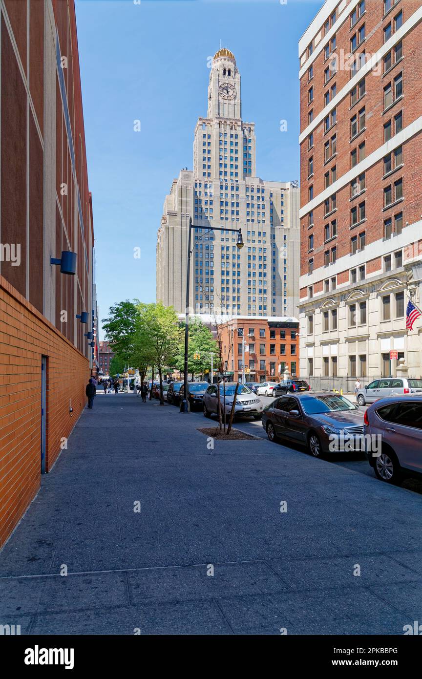 Le point de repère de Brooklyn la Williamsburgh Savings Bank Tower est un gratte-ciel en briques et terre cuite sur une base calcaire. Banque D'Images