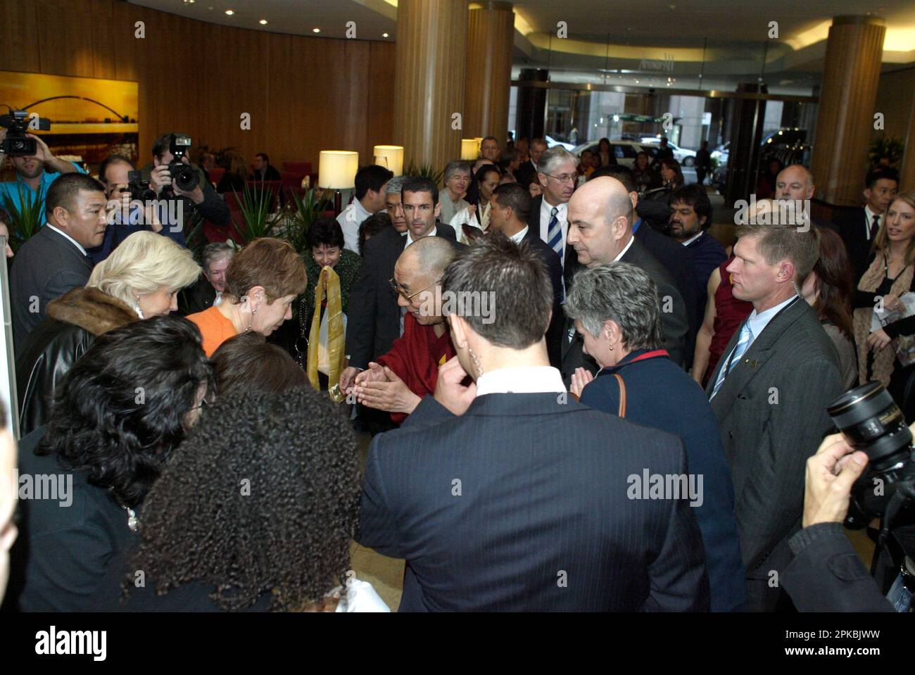 Sa Sainteté le Dalaï Lama de 14th tient une conférence de presse à Sydney dans le cadre d'une visite de onze jours en Australie (6-16 juin). Sheraton Wentworth Hotel, Sydney, Australie. 14.06.07. Banque D'Images