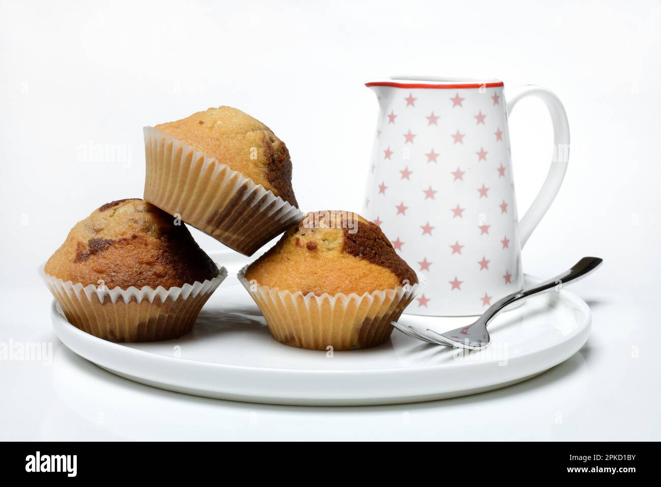 Muffins au chocolat avec canne à lait, muffin Banque D'Images