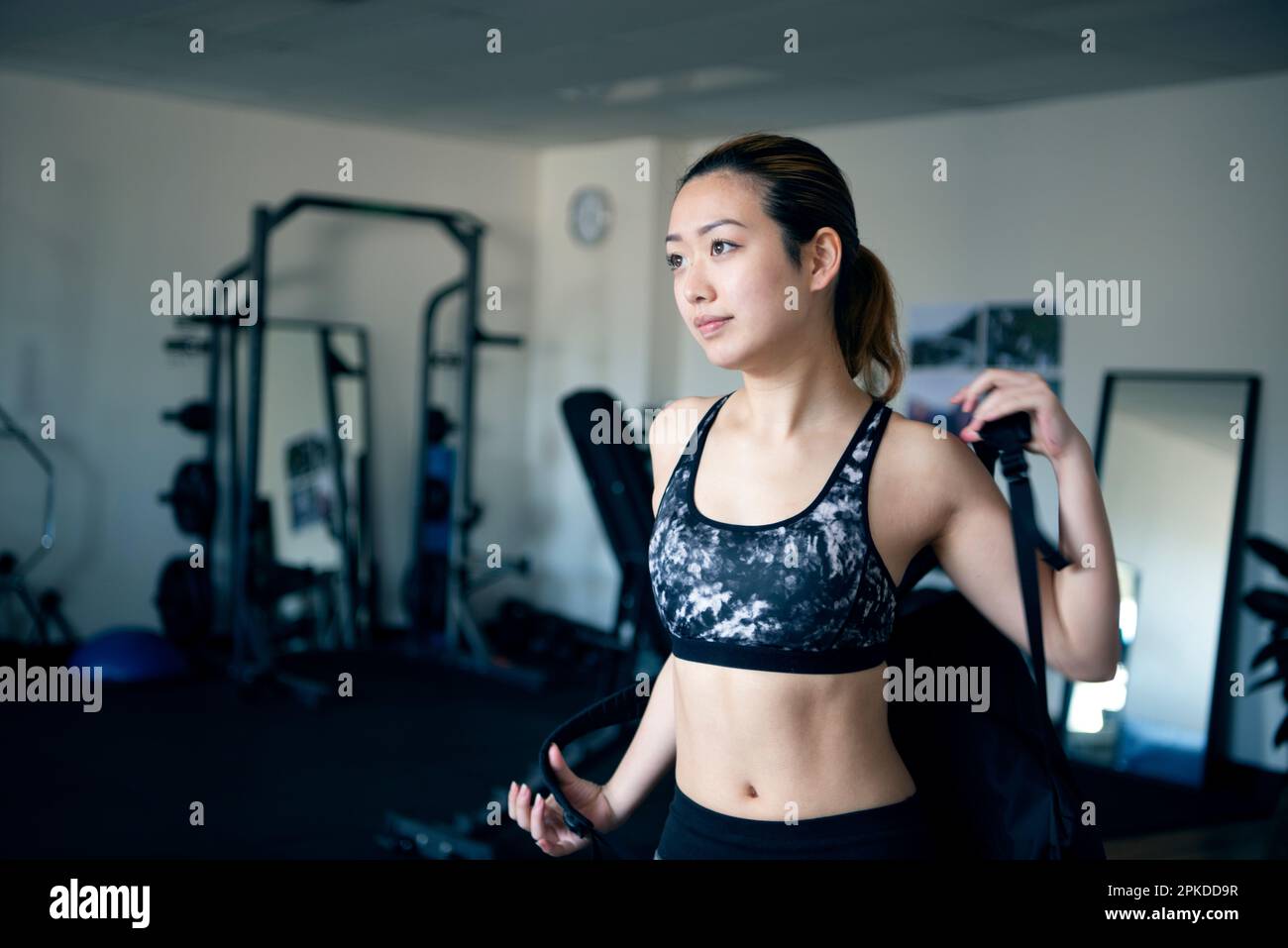 Femme à la salle de sport Banque D'Images