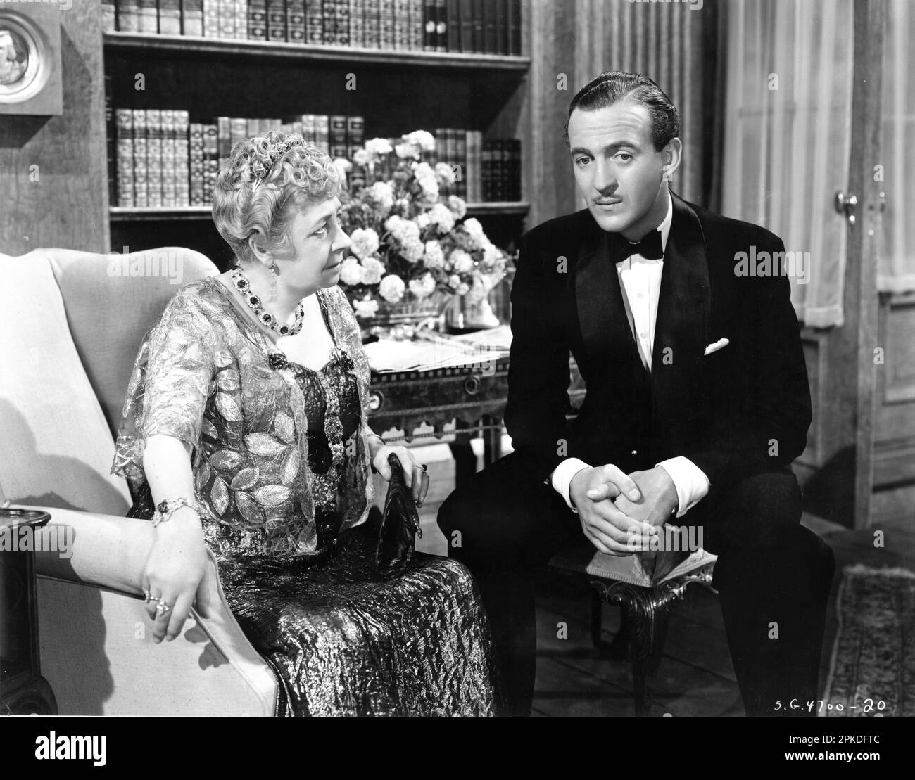 Dame MAY WHITTY et DAVID NIVEN dans RAFFLES 1939 réalisateur SAM Wood roman E.W. Hornung scénario John Van Druten et Sidney Howard auteur non confirmé F. Scott Fitzgerald musique Victor Young The Samuel Goldwyn Company / United Artists Banque D'Images