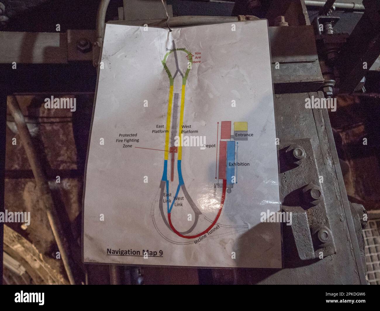 Carte montrant l'itinéraire que les visiteurs suivent dans Mail Rail, l'ancien système de chemin de fer de poste sous les rues du centre de Londres, au Royaume-Uni. Banque D'Images