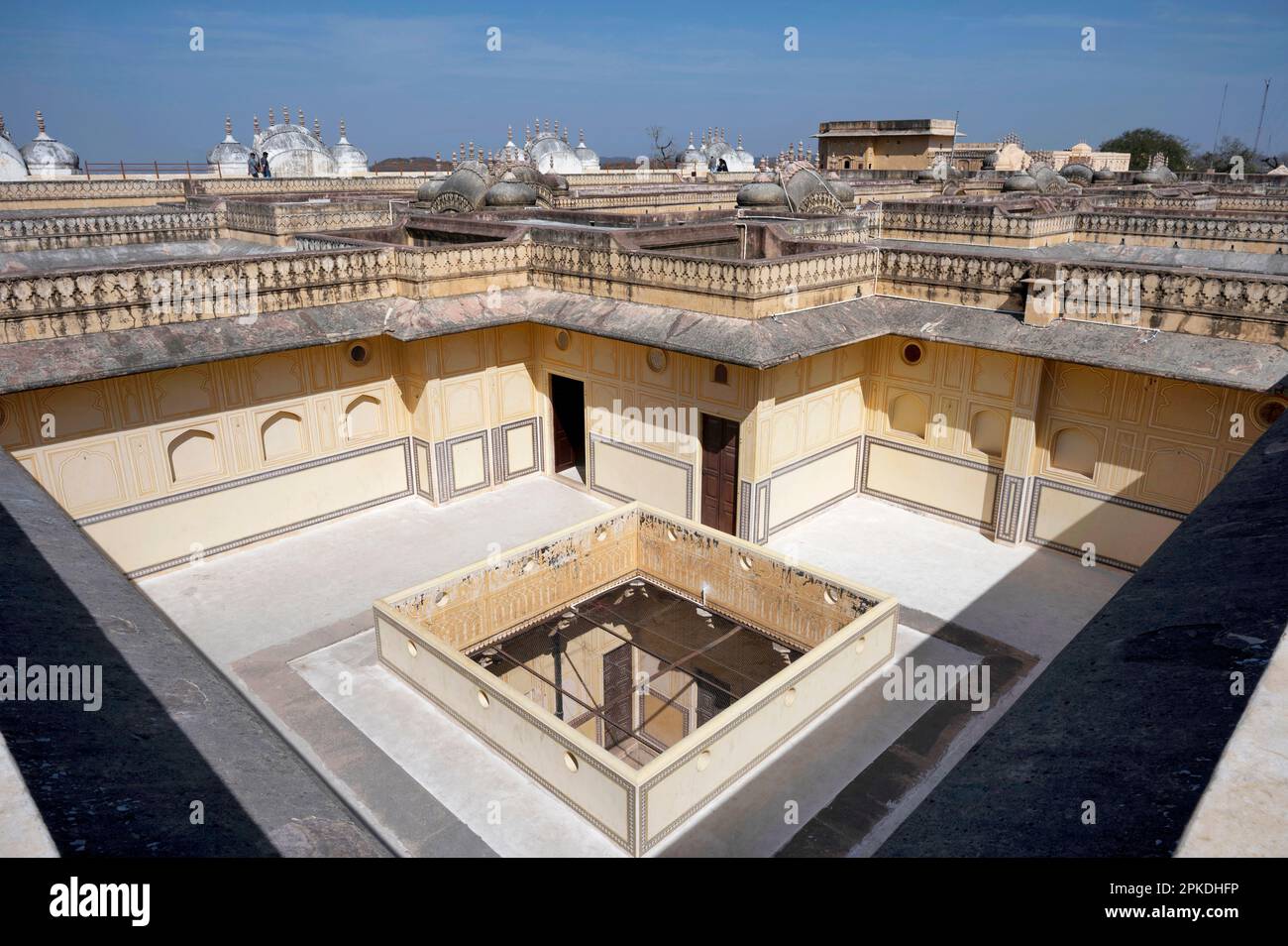 Intérieurs et terrasse sur le toit de Shri Madhavendra Bhavan, Jaipur, Rajasthan, Inde Banque D'Images