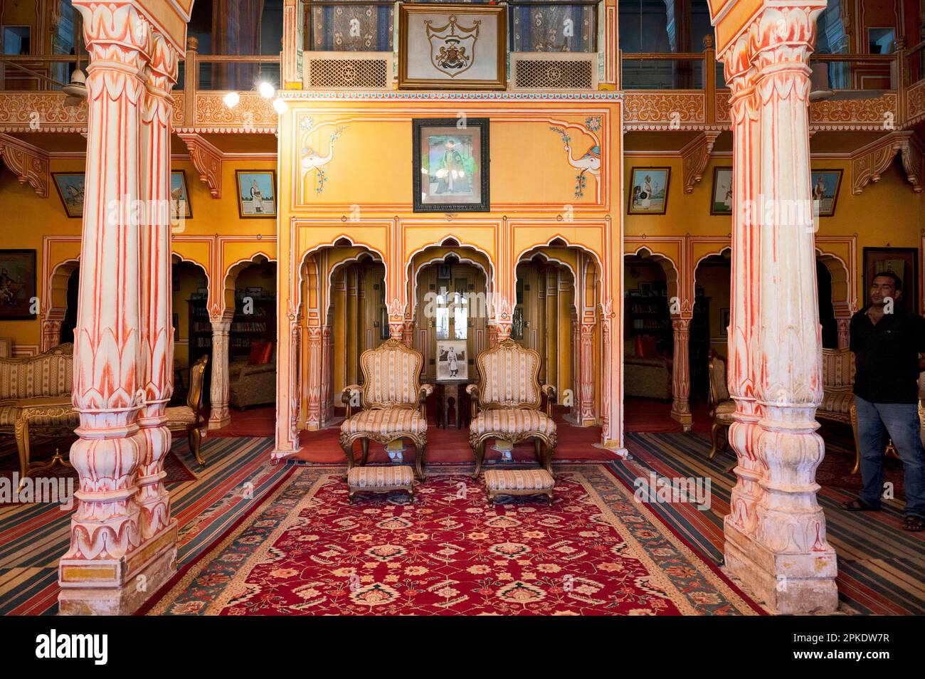 Intérieurs de Diwan Khana du fort Shivgarh, maintenant converti en un hôtel du patrimoine. Il a été construit par Thakur Kesri Singh Ji en 1750, situé à Dundlod, dans le SH Banque D'Images