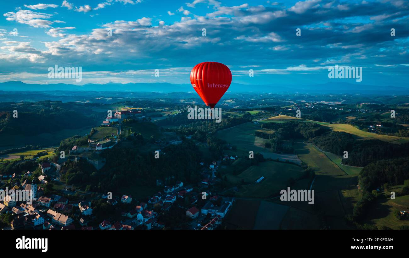 La forteresse majestueuse de Riegersburg : vue panoramique : Burg Riegersburg Banque D'Images