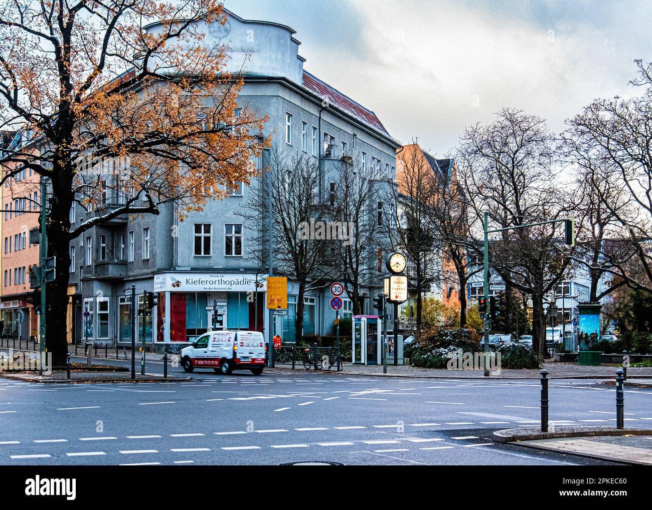 Imperial Oak Tree & Historic 1905 Appartement sur Saarstrsse 1, Friedenau, Tempelhof-Schöneberg, Berlin le chêne impérial (Kaisereiche) Banque D'Images