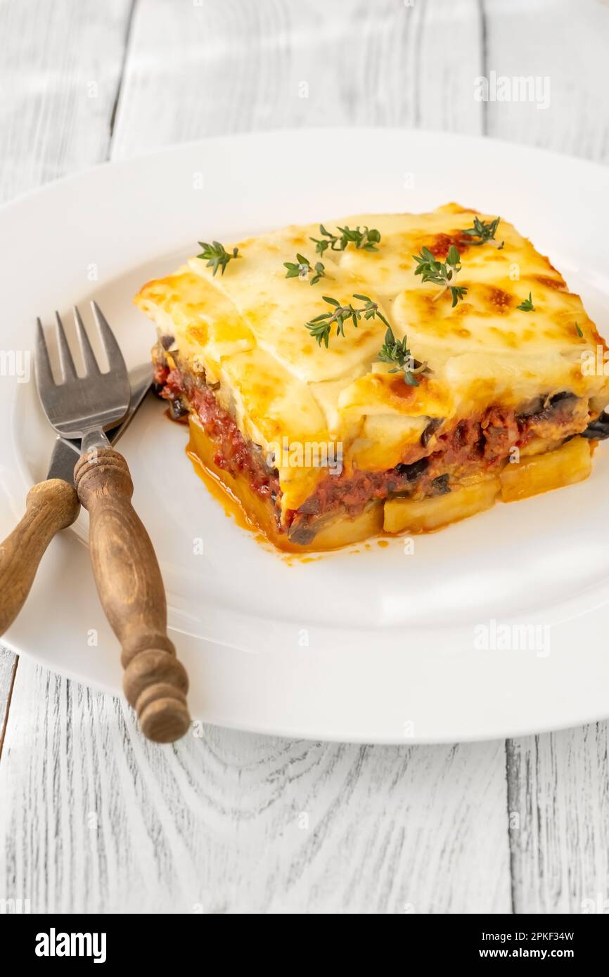 Plat grec à base de pommes de terre moussaka et de viande hachée Banque D'Images