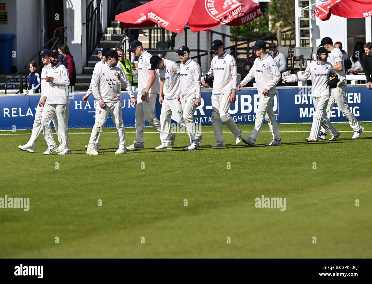 Hove, Royaume-Uni. 07th avril 2023. Hove, East Sussex, Royaume-Uni sur 07 avril 2023. Sussex entre sur le terrain le jour 2 du match des championnats du comté d'assurance LV entre le CCC Sussex et le CC Durham au 1st Central County Ground, Hove, East Sussex, UK sur 07 avril 2023. Credit: Francis Knight/Alay Live News Banque D'Images